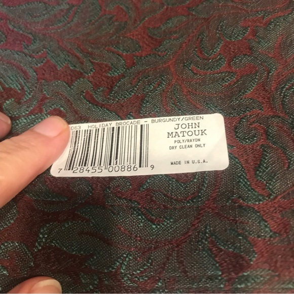 10 John Matouk Holiday Brocade burgundy/green placemats - Picture 2 of 6